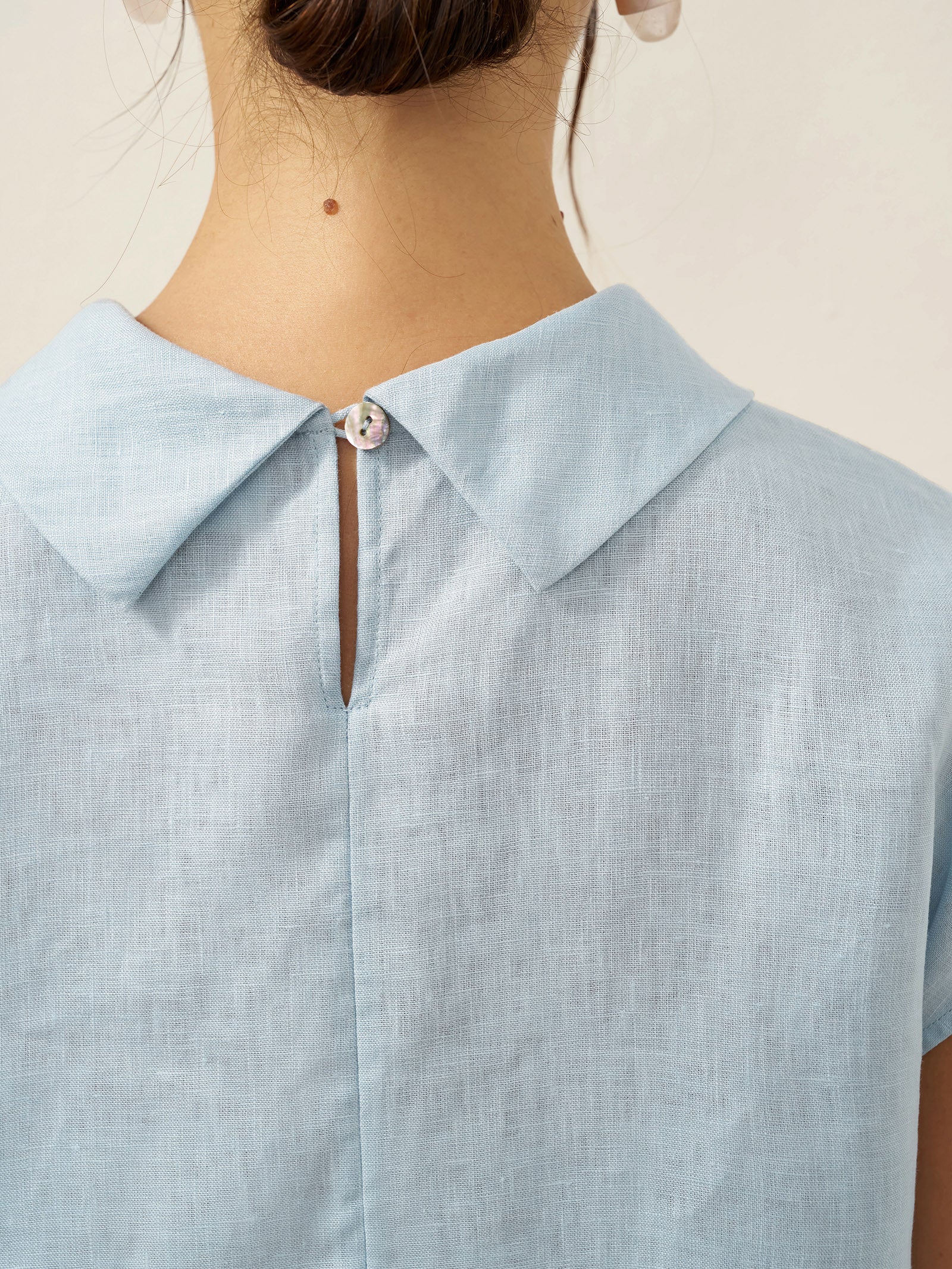 Yvonne Hørtop Dame – Cap Sleeve med Blød Kravefold i 100% Hør