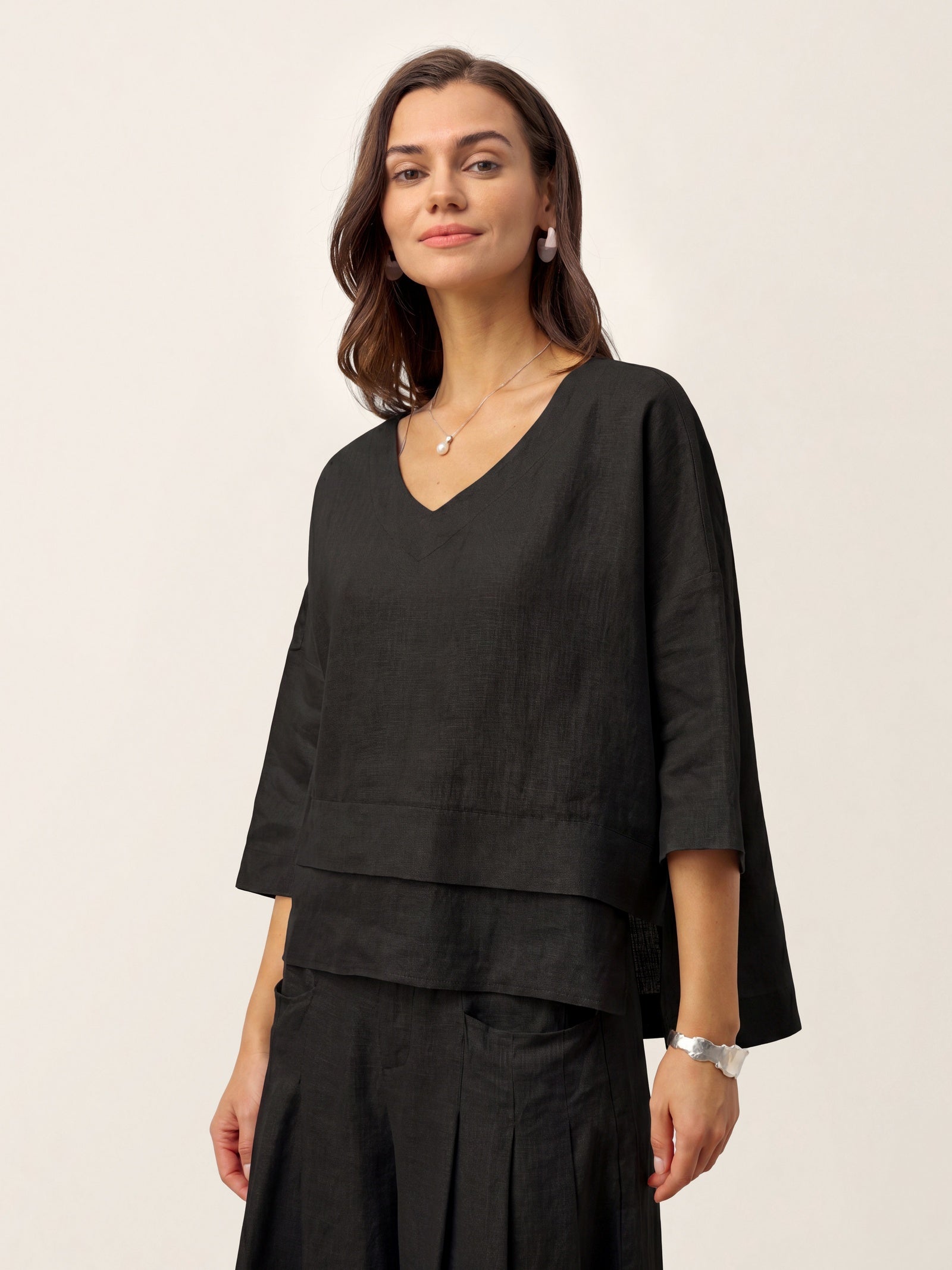 Viola Hørtop Dame – Drop Shoulder med Asymmetrisk Lag-kant