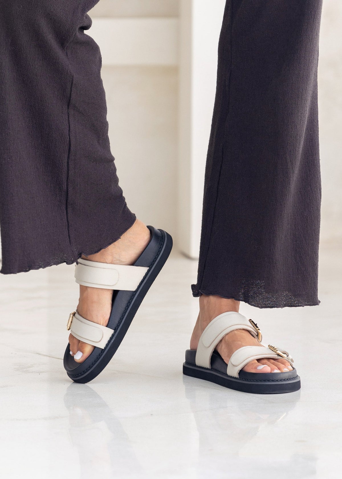 Slip-In Sandaler Dame Læder – Justerbar Rem i Offwhite