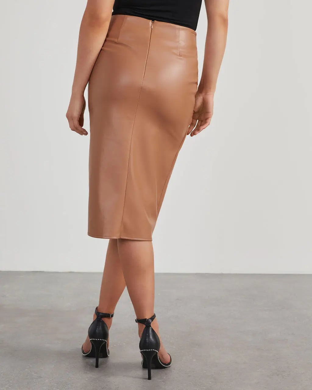 Elegant Midi Nederdel i Læderlook med Knudedetalje | Højtaljet Design for Komfort og Stil 5