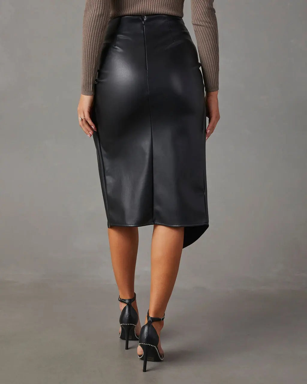 Elegant Midi Nederdel i Læderlook med Knudedetalje | Højtaljet Design for Komfort og Stil 3