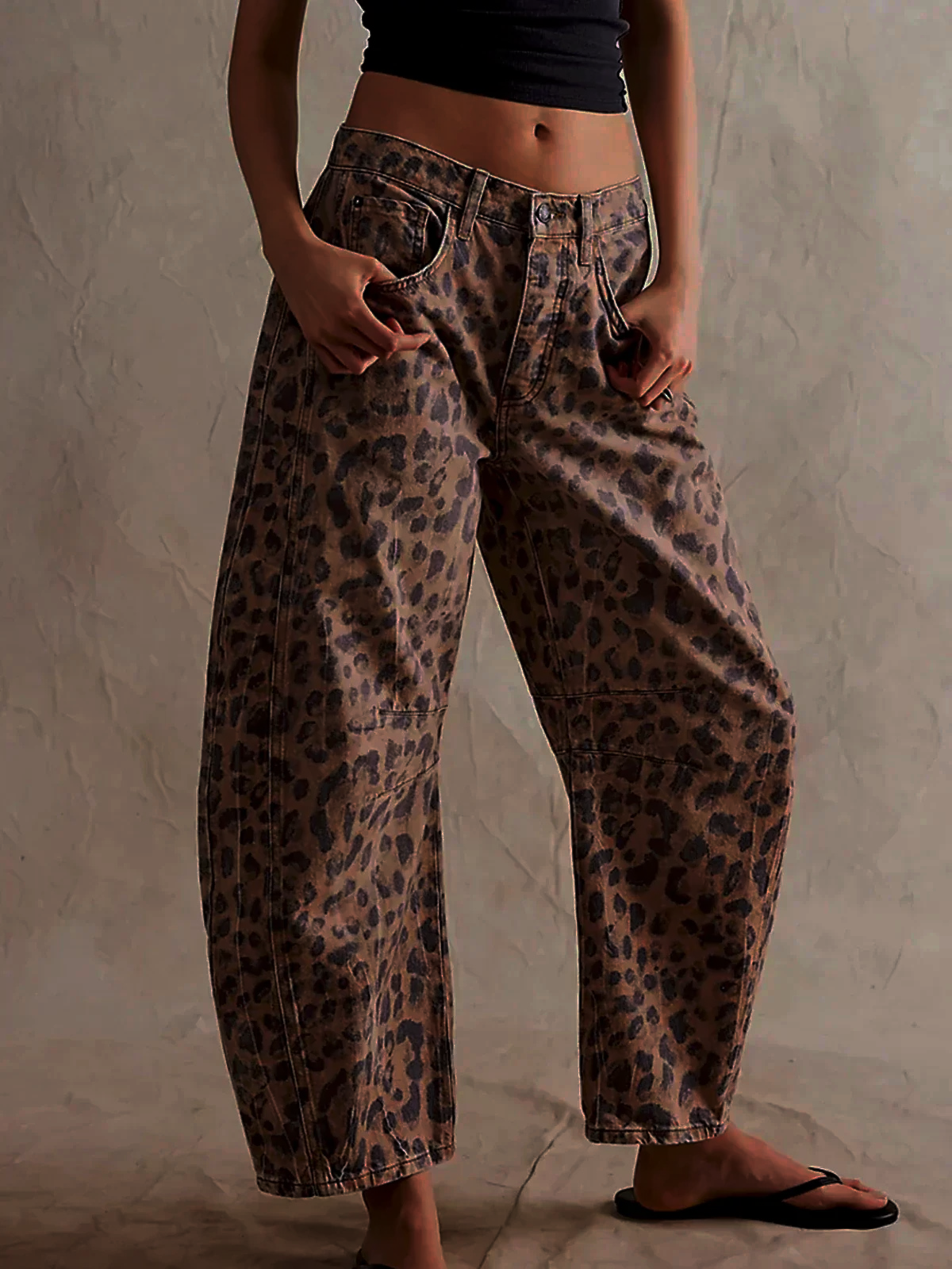 Leilani Barrel Jeans Dame – Leopardprint med Høj Talje