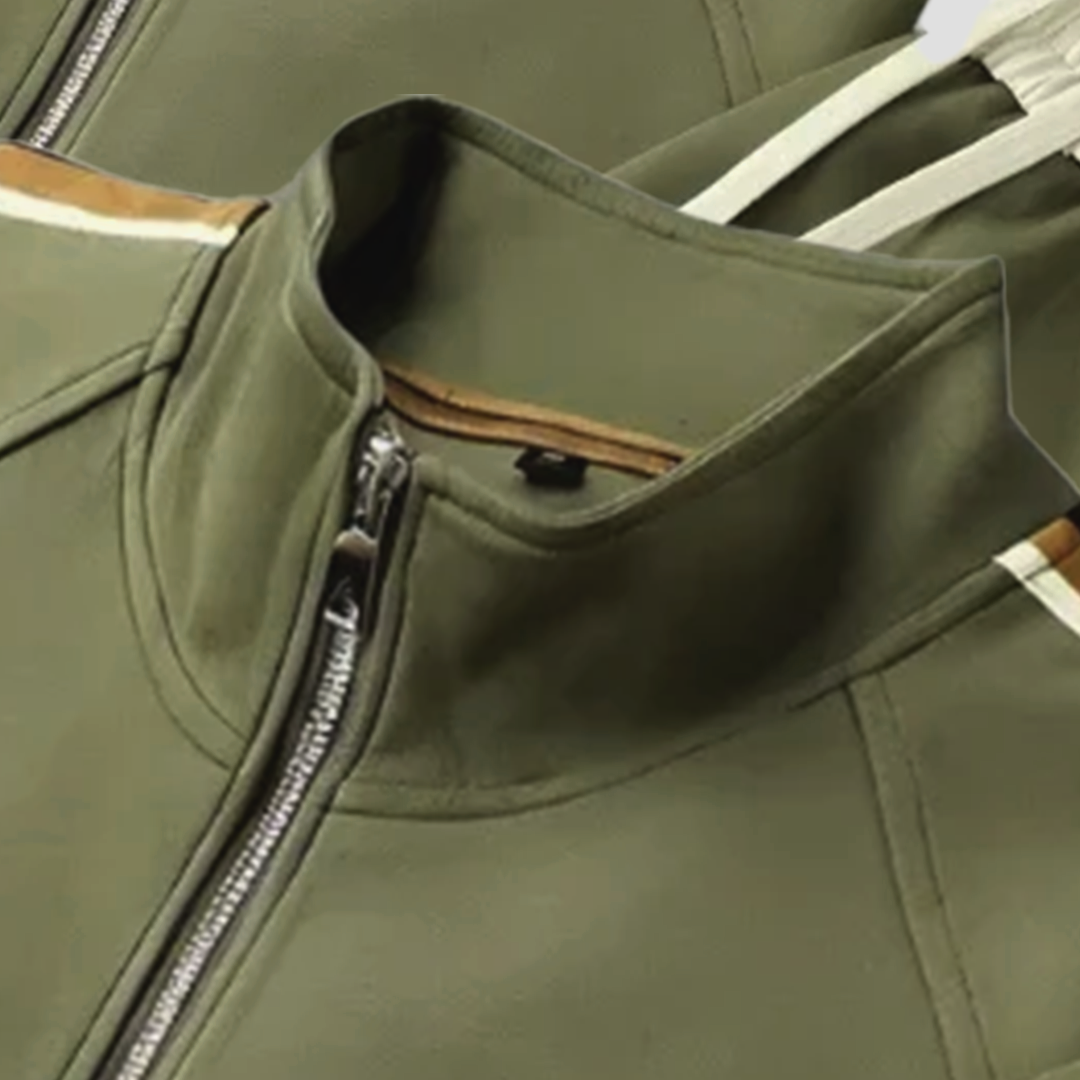 Mads | Herre Træningssæt i Åndbart Materiale med Stribet Design