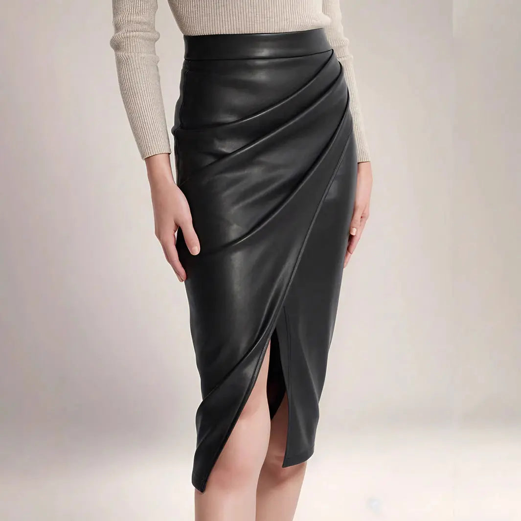 Elegant Midi Nederdel i Læderlook med Drapering og Slids | Flatterende Pencil Pasform til Arbejde og Aftenbrug 1
