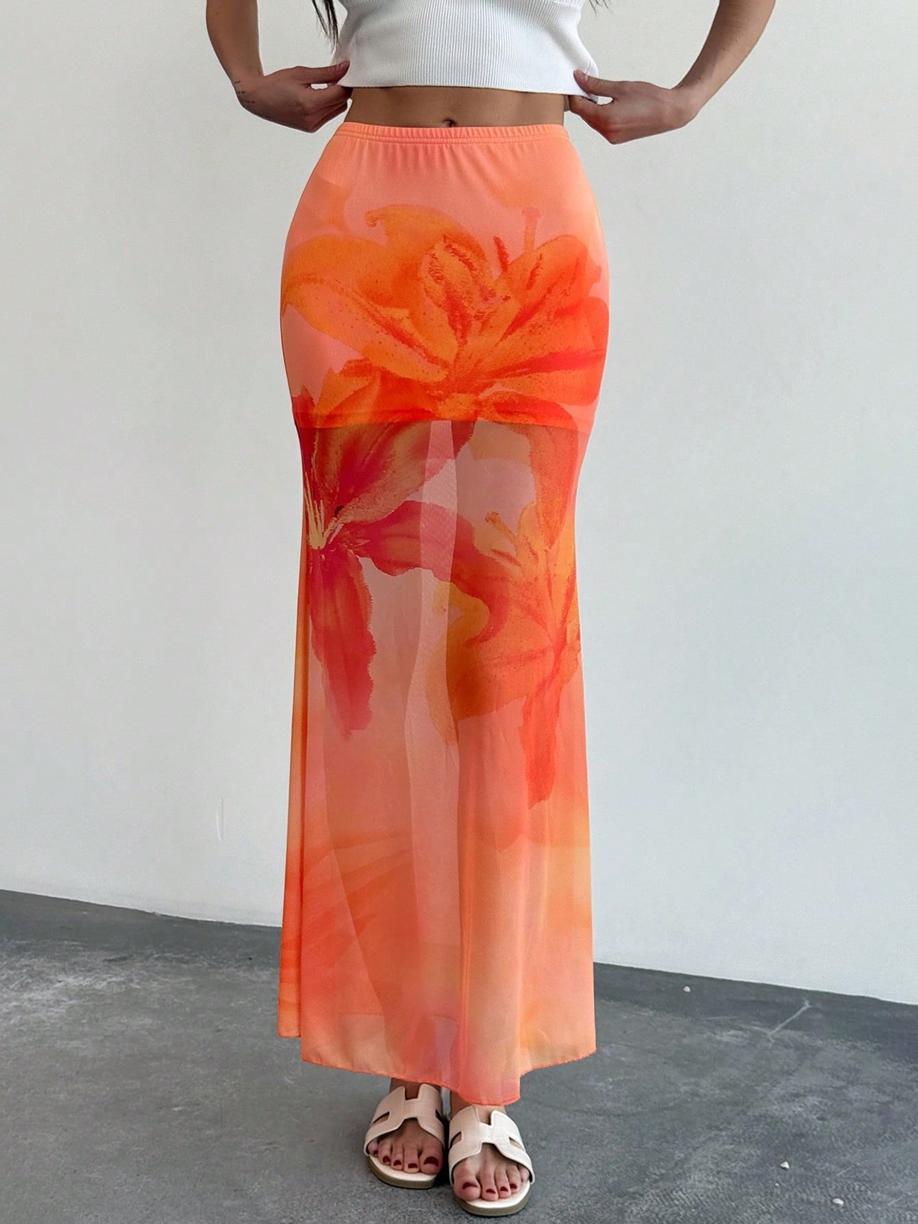 Elegant Maxi Nederdel | Blomsterprint med Slank Pasform | Let Materiale til Sommerlook 3
