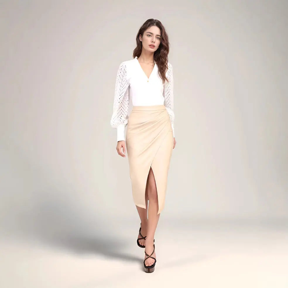 Elegant Midi Nederdel i Læderlook med Drapering og Slids | Flatterende Pencil Pasform til Arbejde og Aftenbrug 3