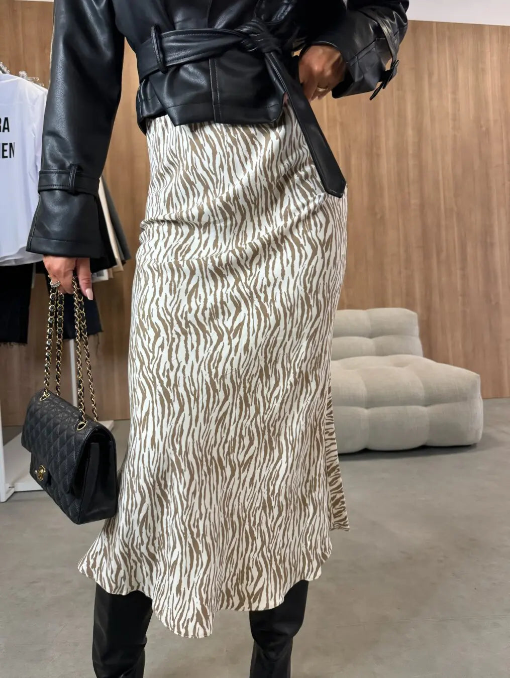 Elegant A-Line Midi Nederdel med Leopardprint og Flatterende Pasform | Komfortabel Stil til Hverdag og Aften 4