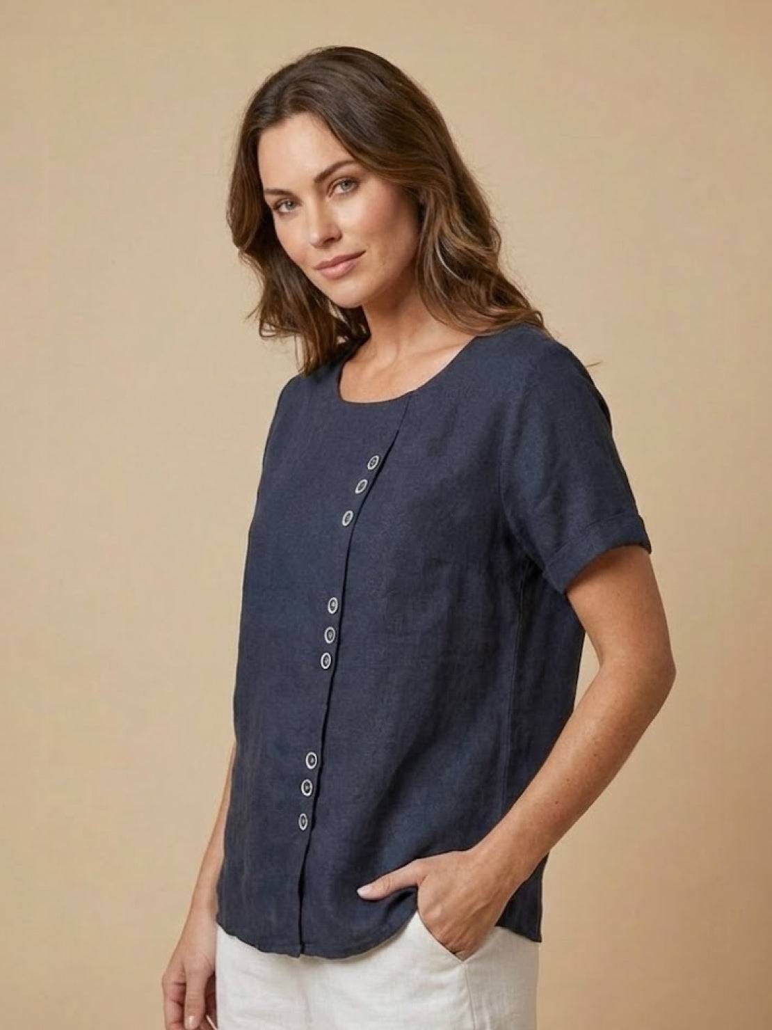Linned Top Dame med Knapper – Løs Bluse med Korte Ærmer