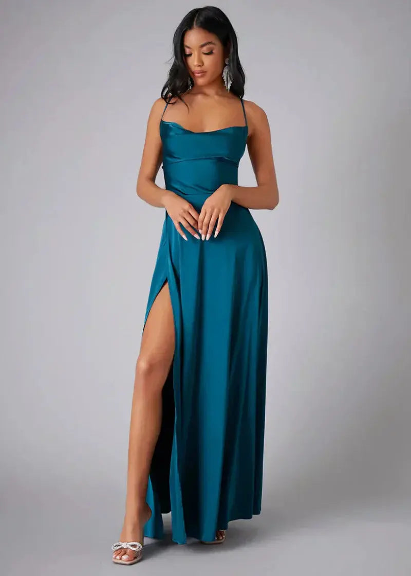 Selma Galla Maxi Kjole Dame – Satinlook med Åben Ryg & Slids Panorla