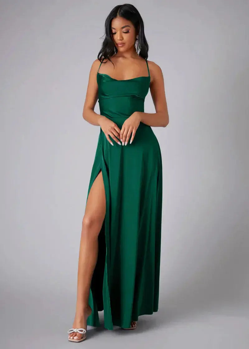 Selma Galla Maxi Kjole Dame – Satinlook med Åben Ryg & Slids Panorla