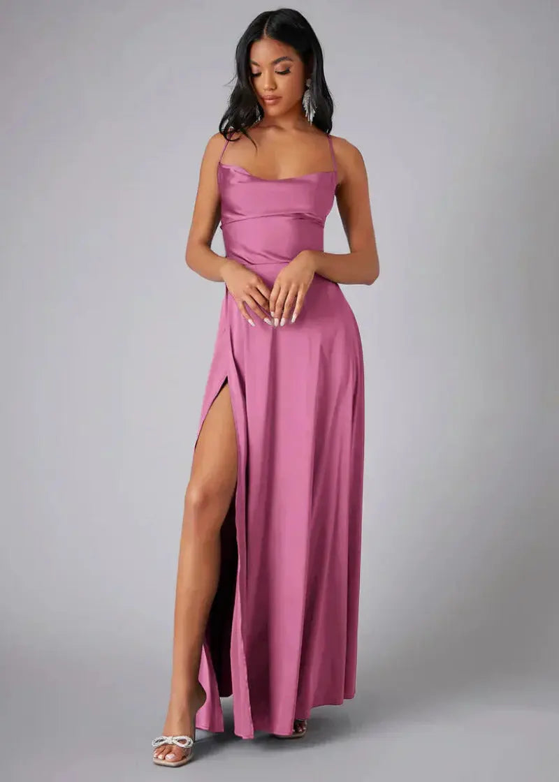 Selma Galla Maxi Kjole Dame – Satinlook med Åben Ryg & Slids Panorla