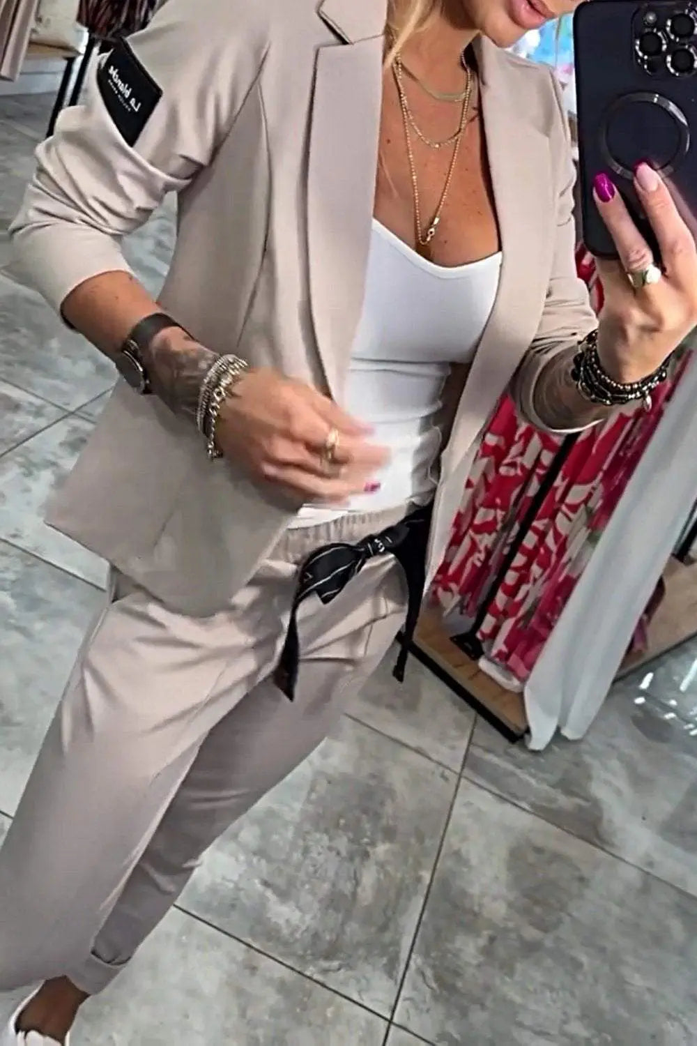 Mela Jakkesæt Dame – Blazer og Smalle Joggerbukser Med Snoretræk Panorla