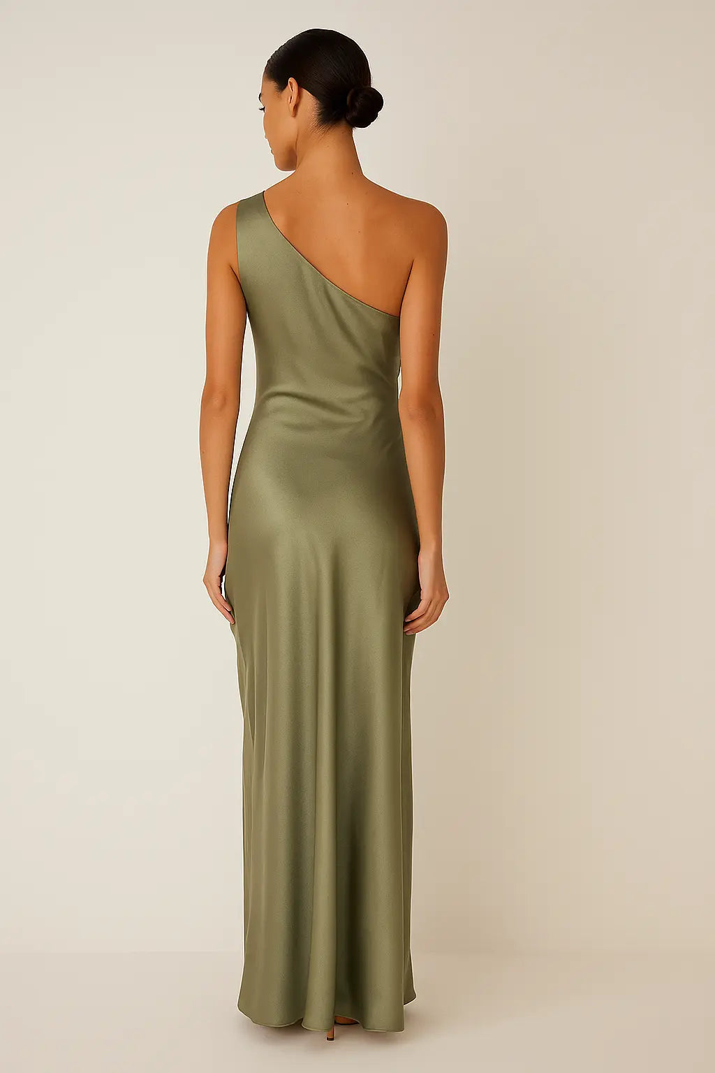 Hedda Grøn Maxi Kjole Dame One Shoulder – Satinlook med Slids Panorla