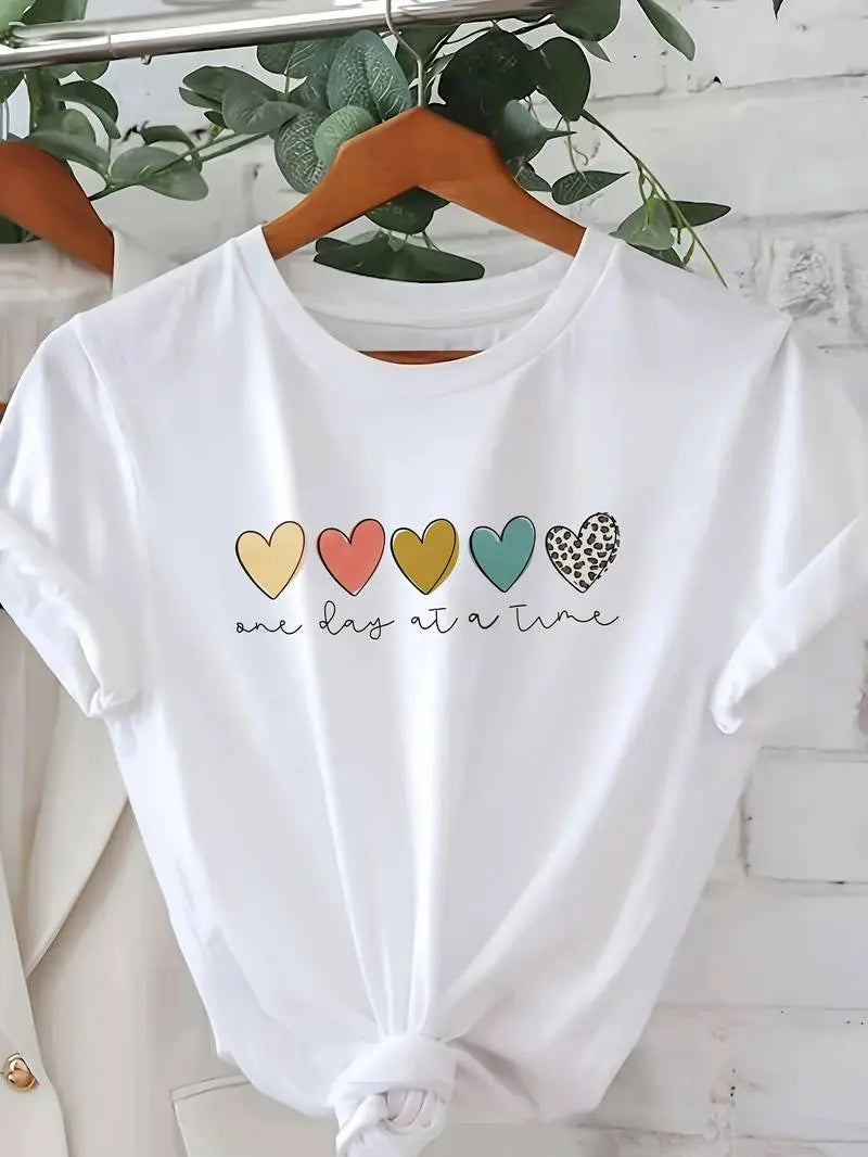 Selma T-shirt Dame med Hjerteprint – Løs Pasform i Bomuld Panorla
