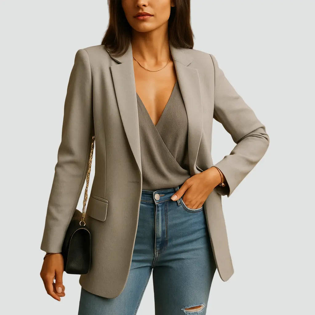 Elise Lang Blazer Dame – Taljesnit med Klapkrave og Klaplommer Panorla