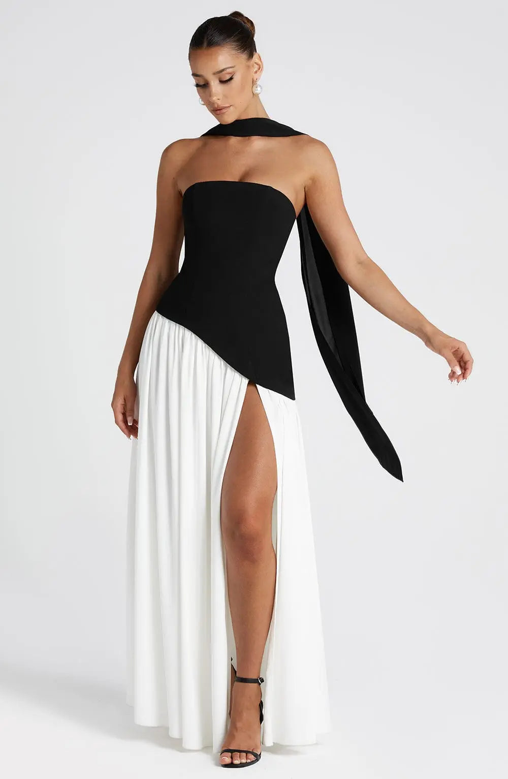 Maliyah Bustier Maxi Kjole Dame Sort/Hvid – Slids til Sommerfest Panorla