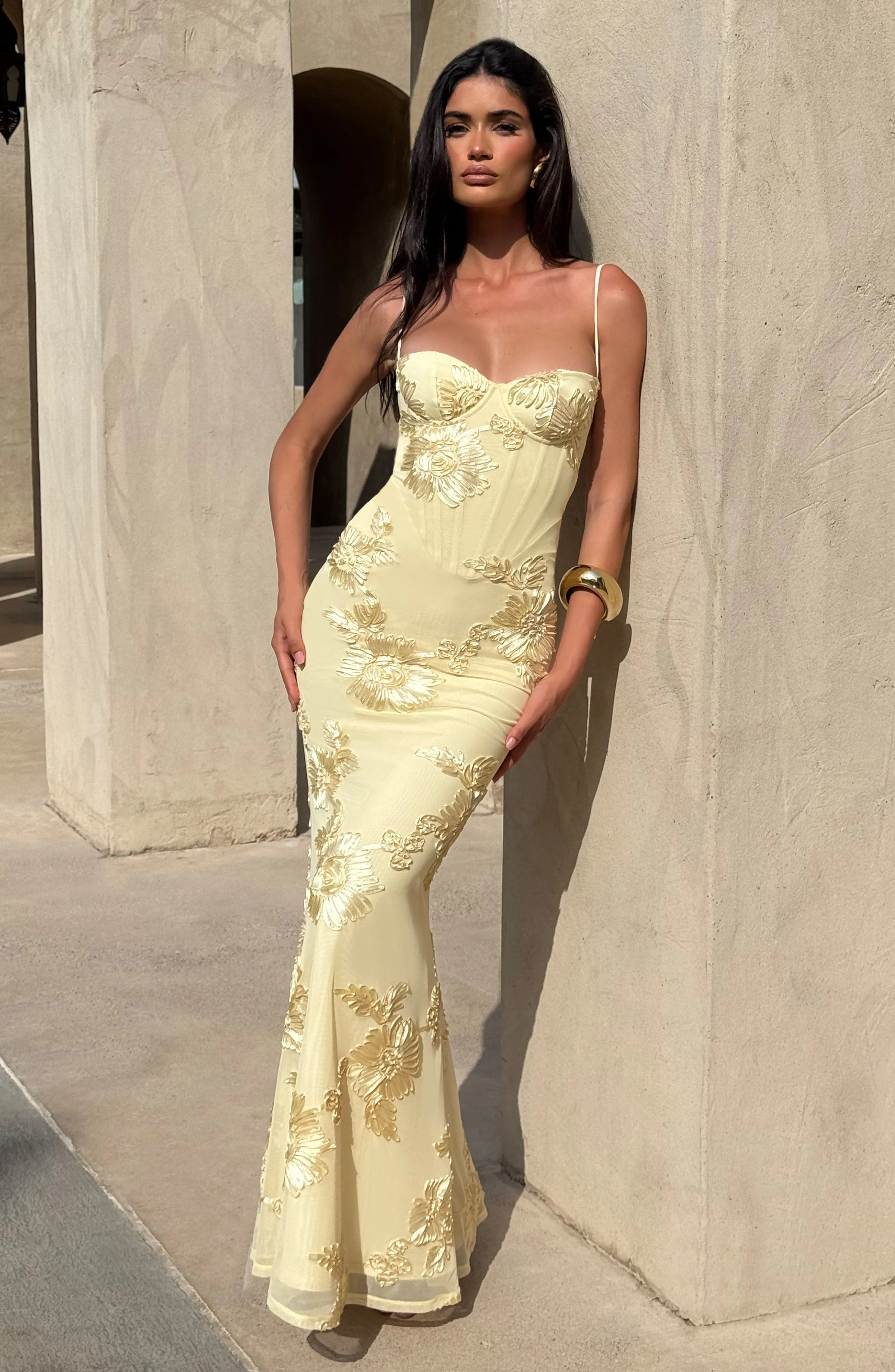 Nefertiti Korset Maxi Kjole Dame Citrongul – Blomster til Bryllup Panorla
