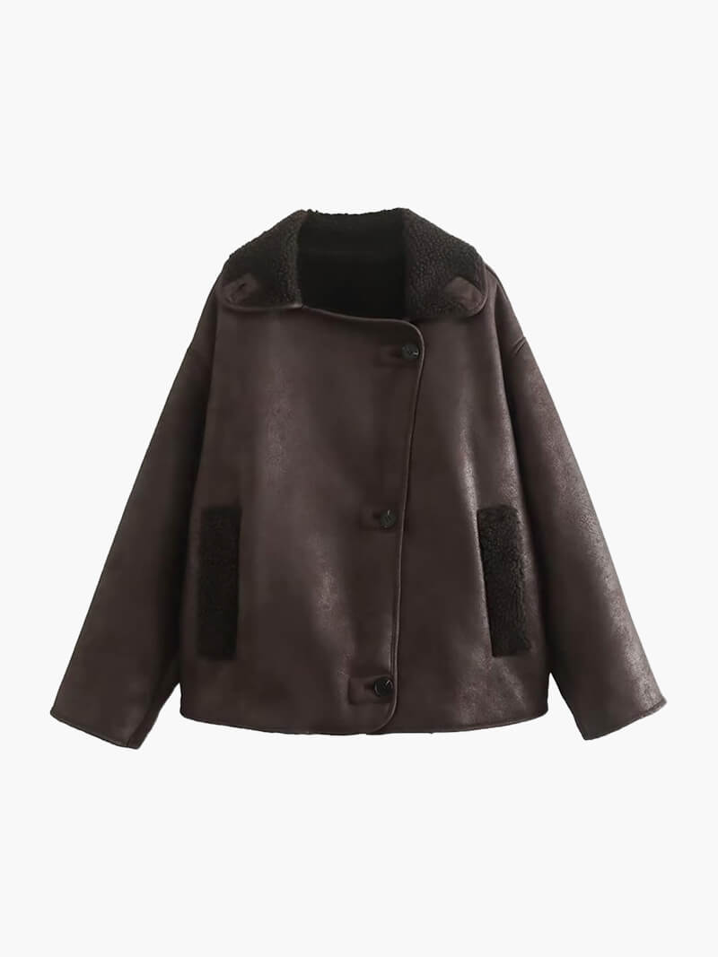 Trine | Cropped Biker Jakke i Brunt Kunstlæder med Asymmetrisk Lynlås | Fitted Design til Forår og Efterår 3