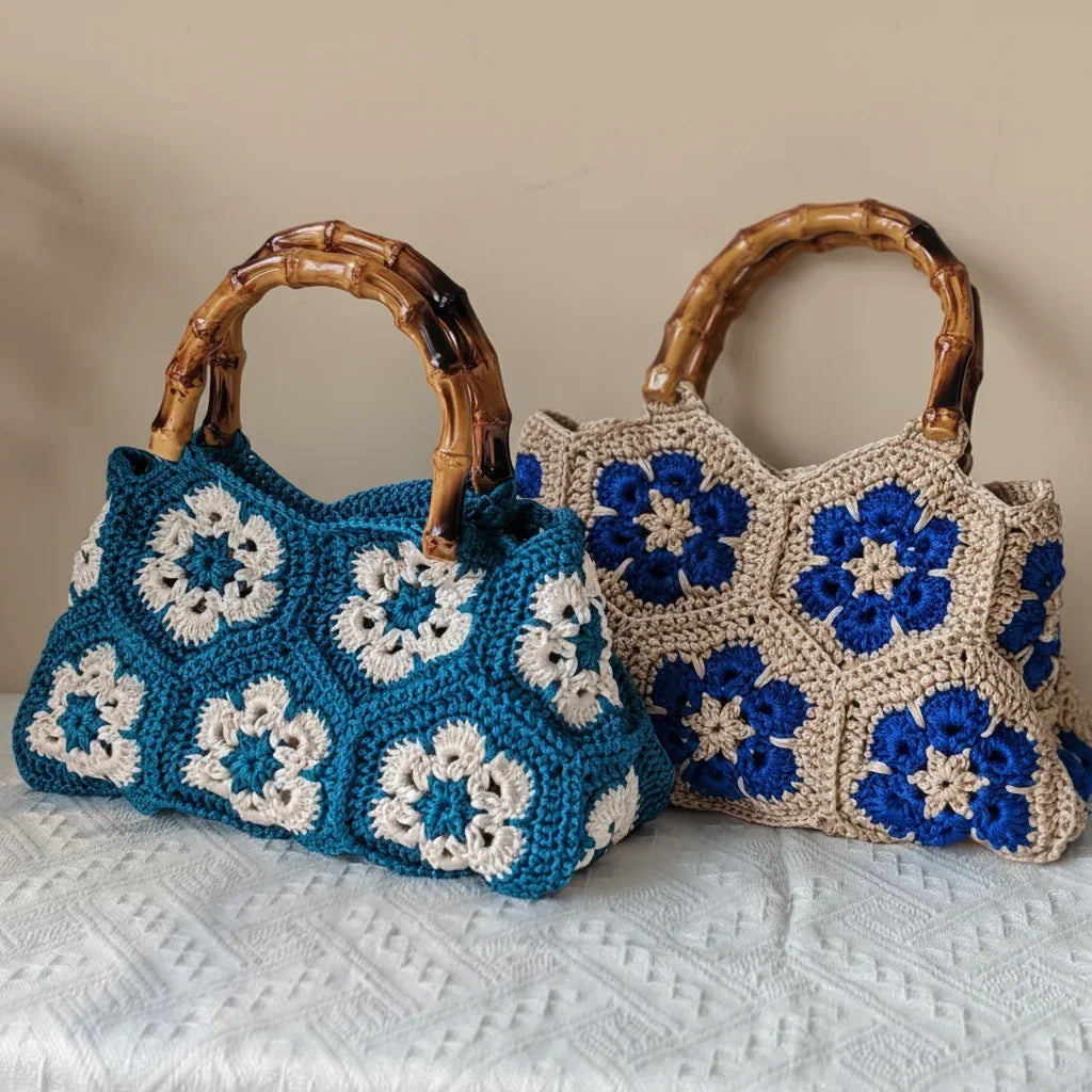 Hæklet Håndtaske Dame – Blomstret Sommertaske med Bambushank