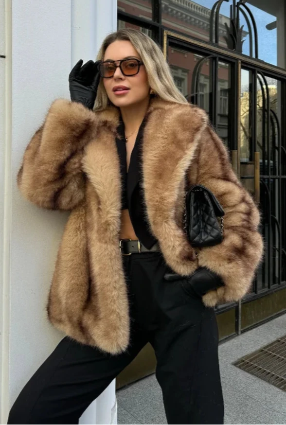 Linnea | Lang Vinterjakke Dame i Oversized Kunstpels med Turn-Down Krave | Varm og Stilfuld til Efterår og Vinter 2
