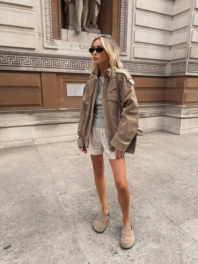 Asta | Bomber Jakke Dame med Opretstående Krave & Fuld Lynlås | Relaxed Fit i Khaki 2