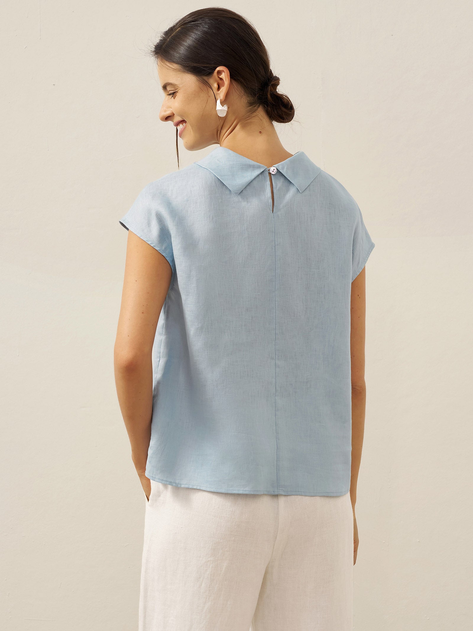 Yvonne Hørtop Dame – Cap Sleeve med Blød Kravefold i 100% Hør