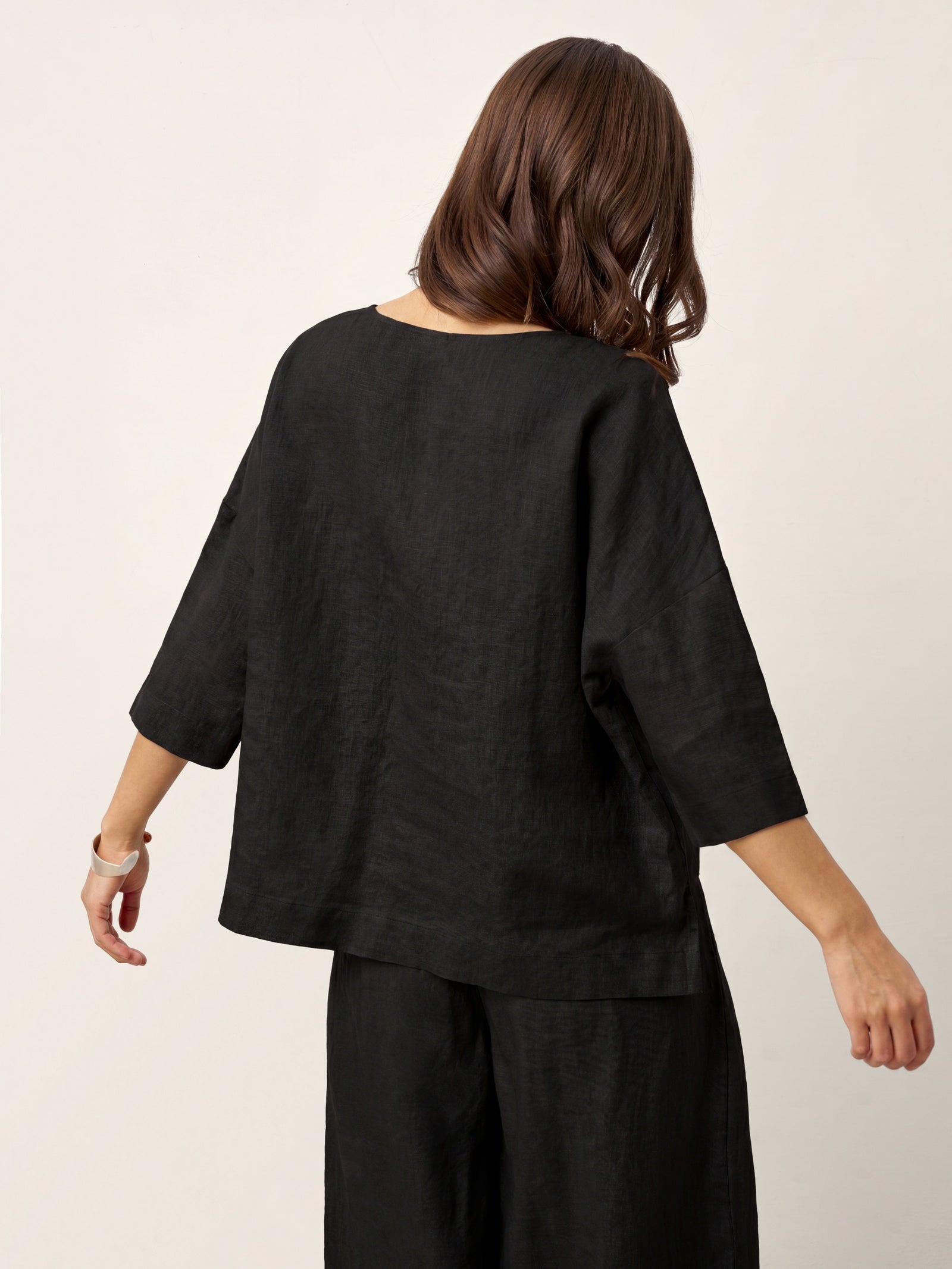 Viola Hørtop Dame – Drop Shoulder med Asymmetrisk Lag-kant