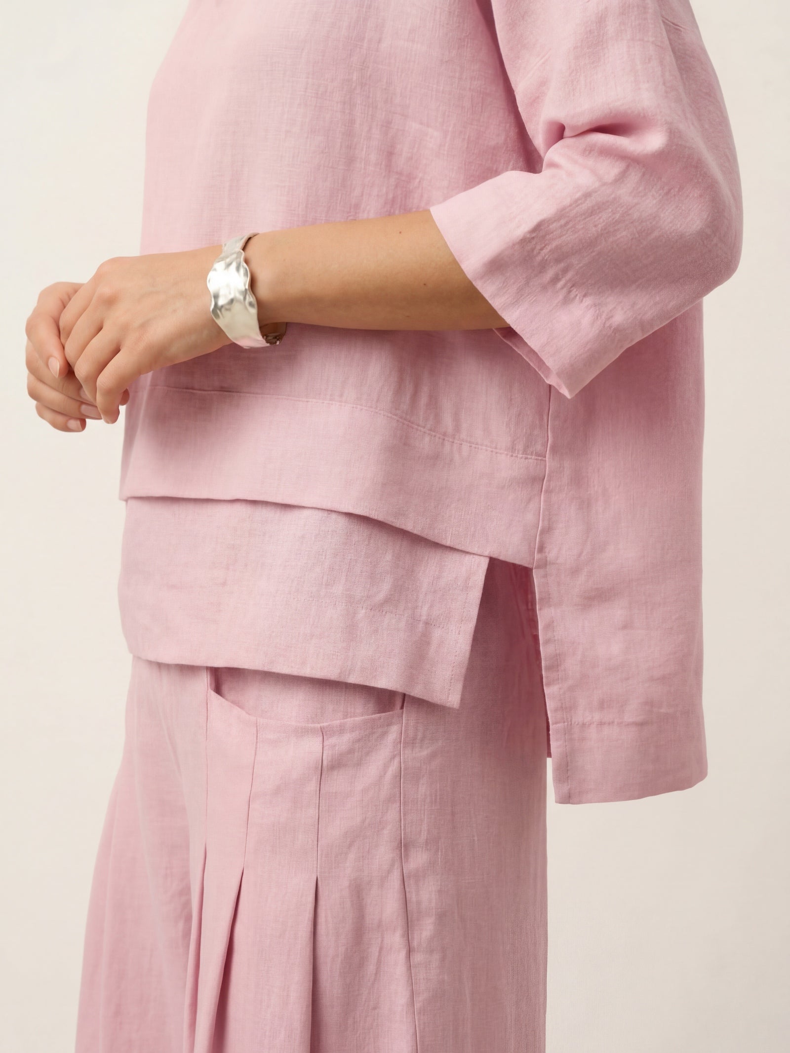 Viola Hørtop Dame – Drop Shoulder med Asymmetrisk Lag-kant