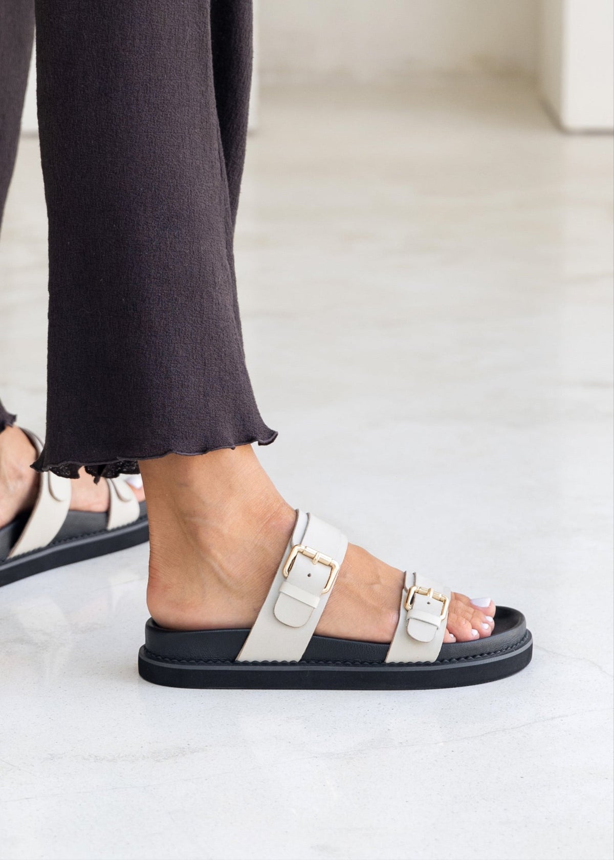Slip-In Sandaler Dame Læder – Justerbar Rem i Offwhite