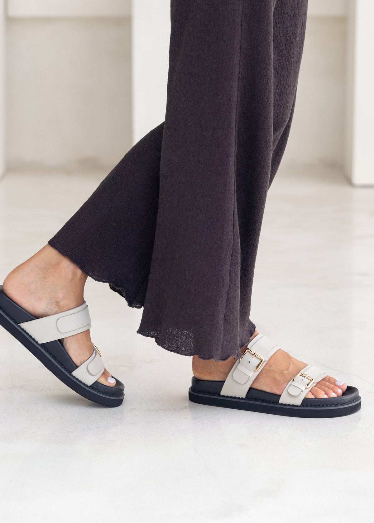 Slip-In Sandaler Dame Læder – Justerbar Rem i Offwhite