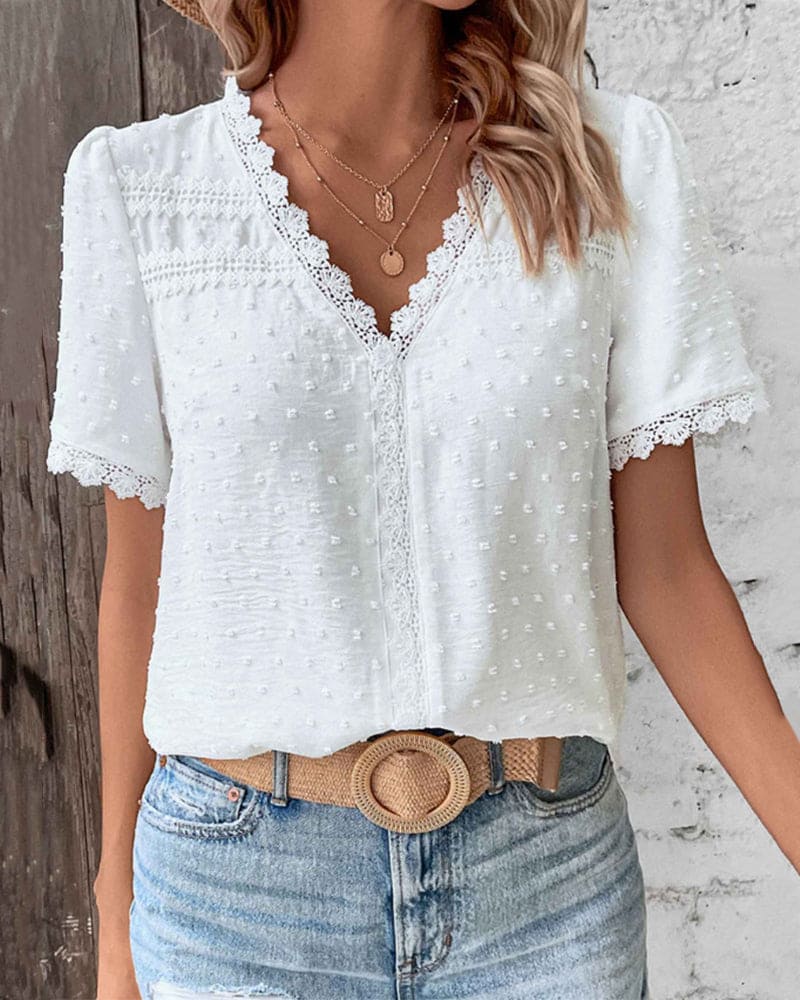 Boho Bluse Dame V-hals – Blondekant Swiss Dot Sommerbluse