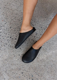 Leather Mule Women Black – Clog Silhouette with Cushioned Sole