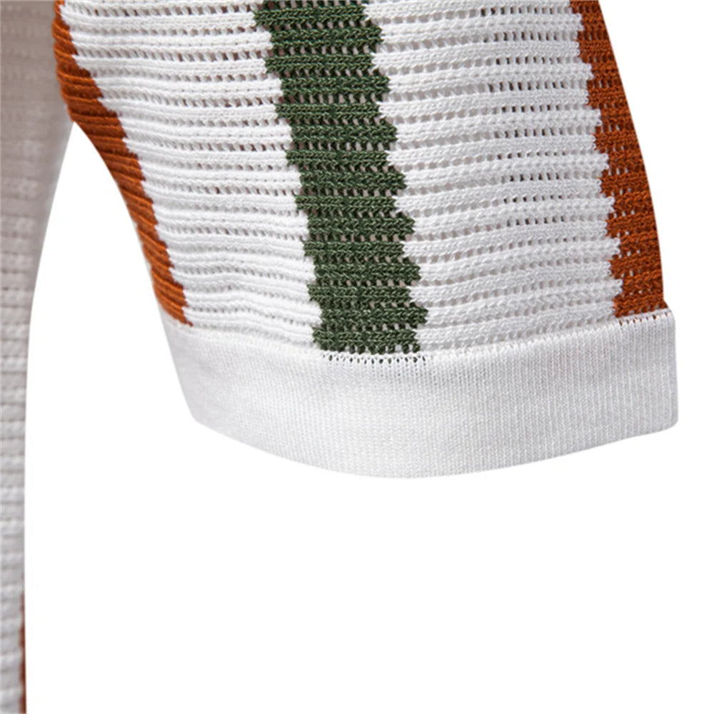 Kortærmet Polo Shirt Til Mænd med Vertikale Striber og V-Hals - Komfortabel Stil 3