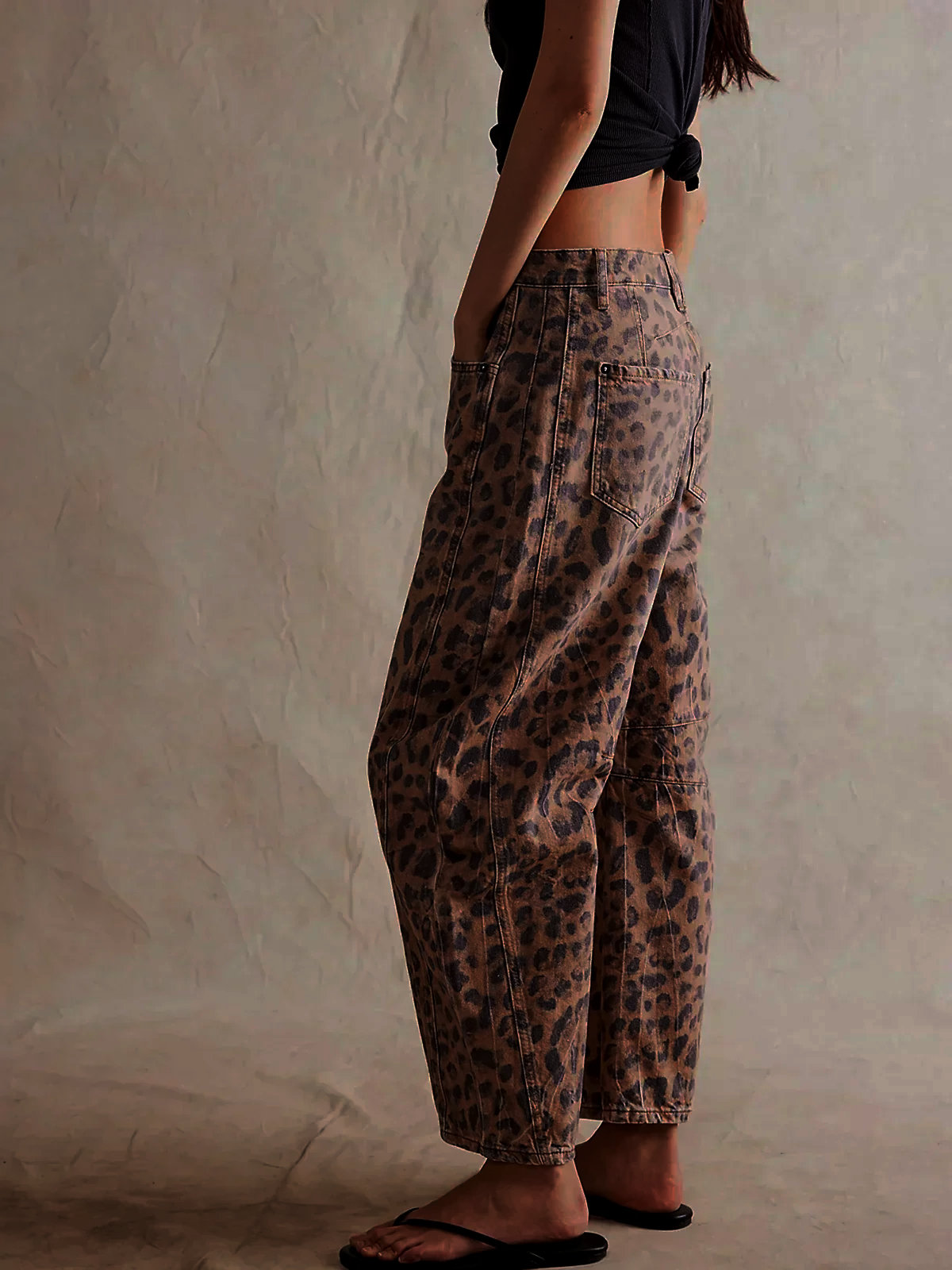 Leilani Barrel Jeans Dame – Leopardprint med Høj Talje