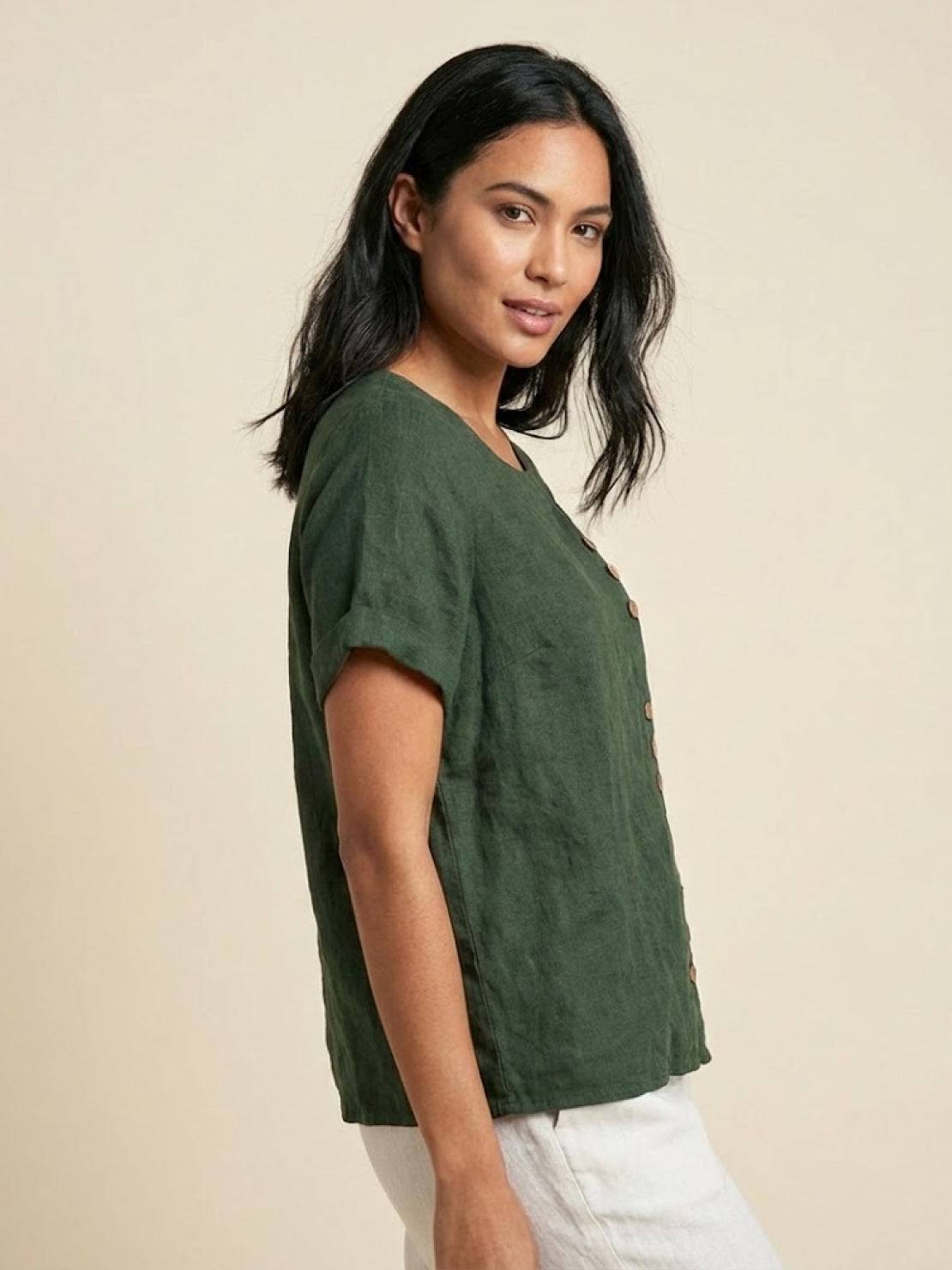 Linned Top Dame med Knapper – Løs Bluse med Korte Ærmer