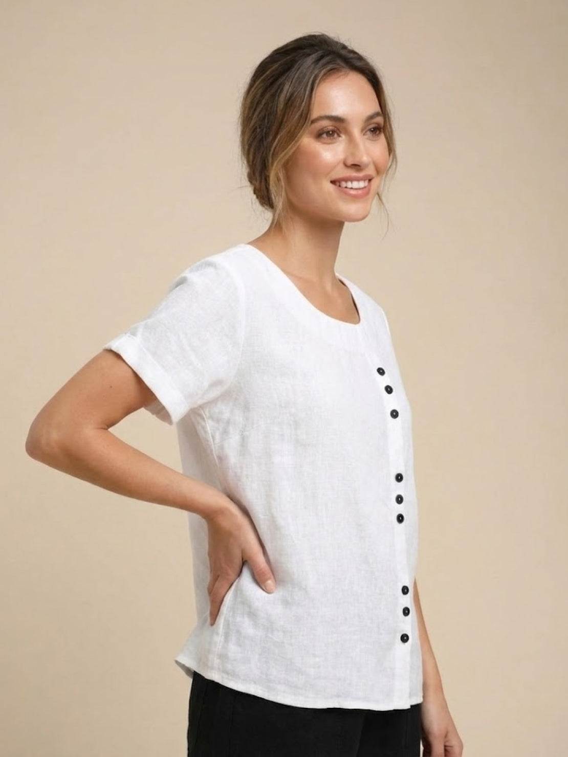 Linned Top Dame med Knapper – Løs Bluse med Korte Ærmer