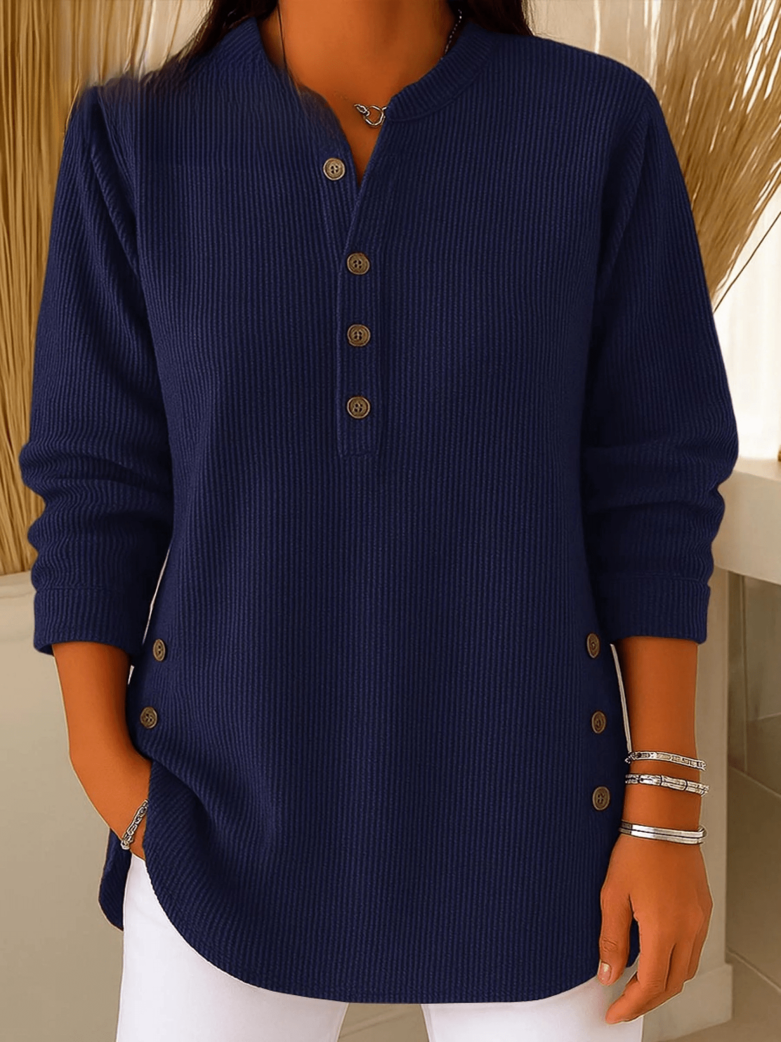 Ella Ribstrik Tunika Dame – Lang Model med Henley og Knapper