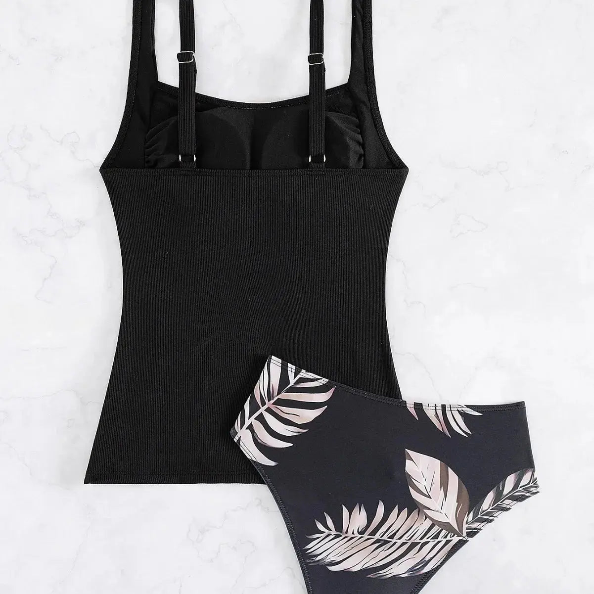 Moderne Bikini Sæt | Slim Fit Badetøj med Krydsdetaljer | Trendy Print til Sommer Strand og Pool 2