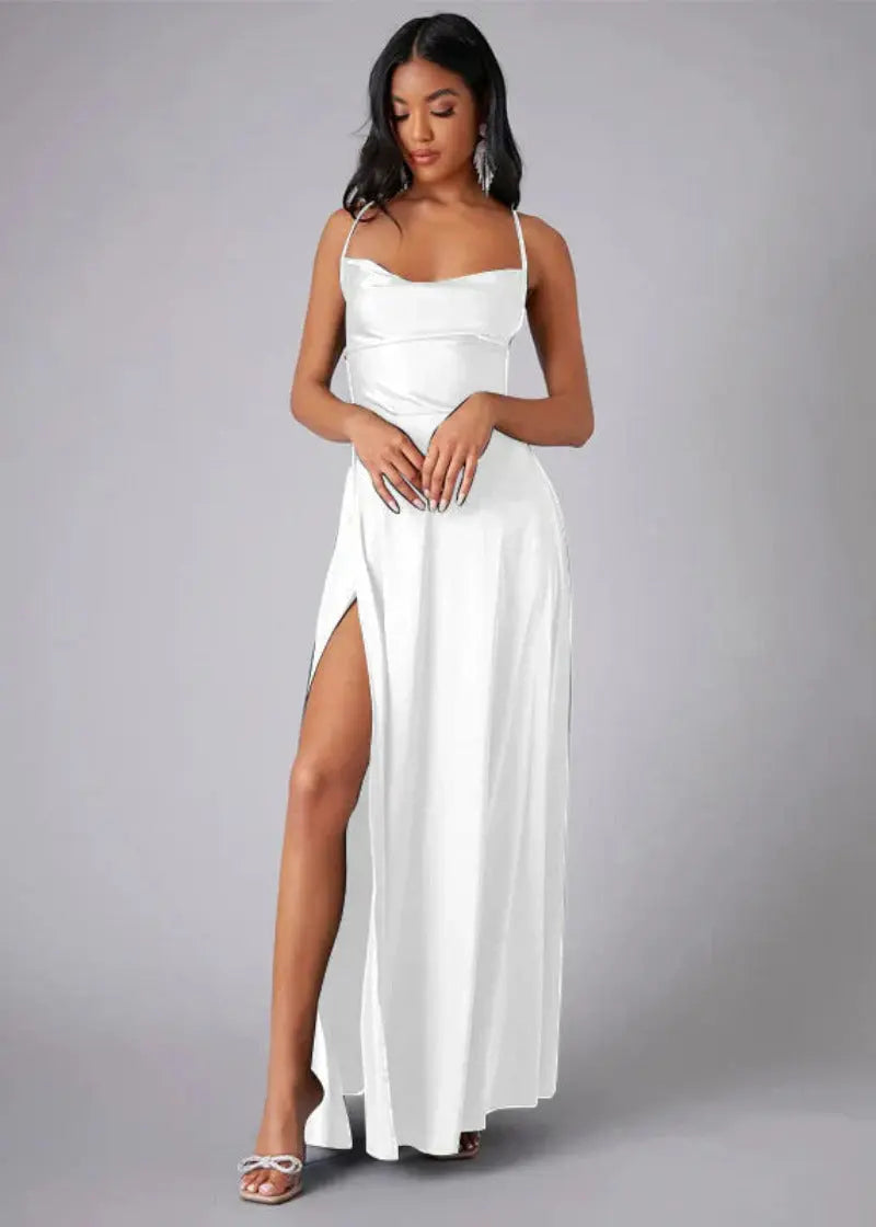 Selma Galla Maxi Kjole Dame – Satinlook med Åben Ryg & Slids  Panorla