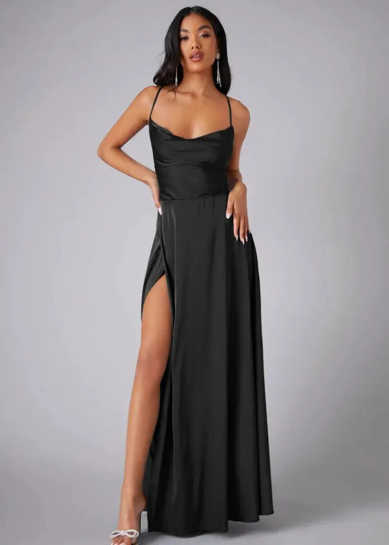 Selma Galla Maxi Kjole Dame – Satinlook med Åben Ryg & Slids  Panorla