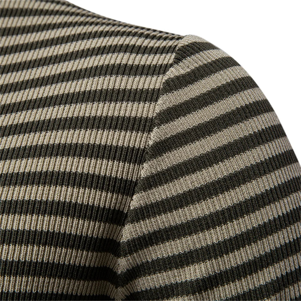 Stilfuld Polo T-Shirt Mænd - Stribet Design med V-Hals og Kortærmer 4