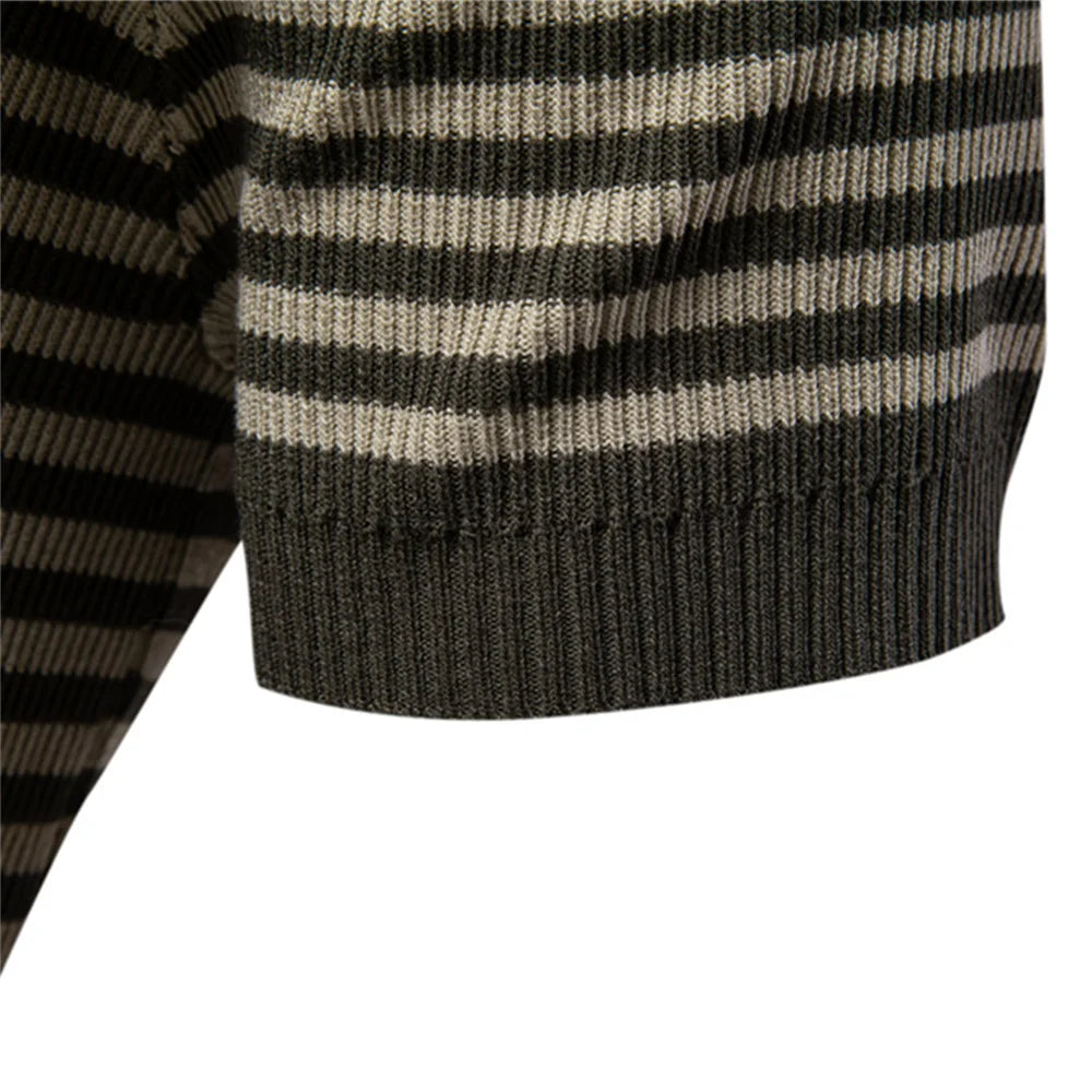 Stilfuld Polo T-Shirt Mænd - Stribet Design med V-Hals og Kortærmer 5
