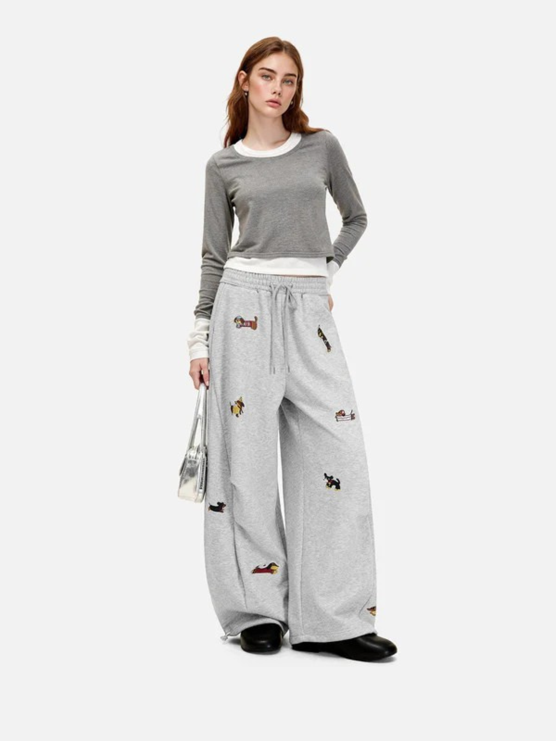 Nora Barrel Sweatpants Dame – Høj Talje med Broderet Hund
