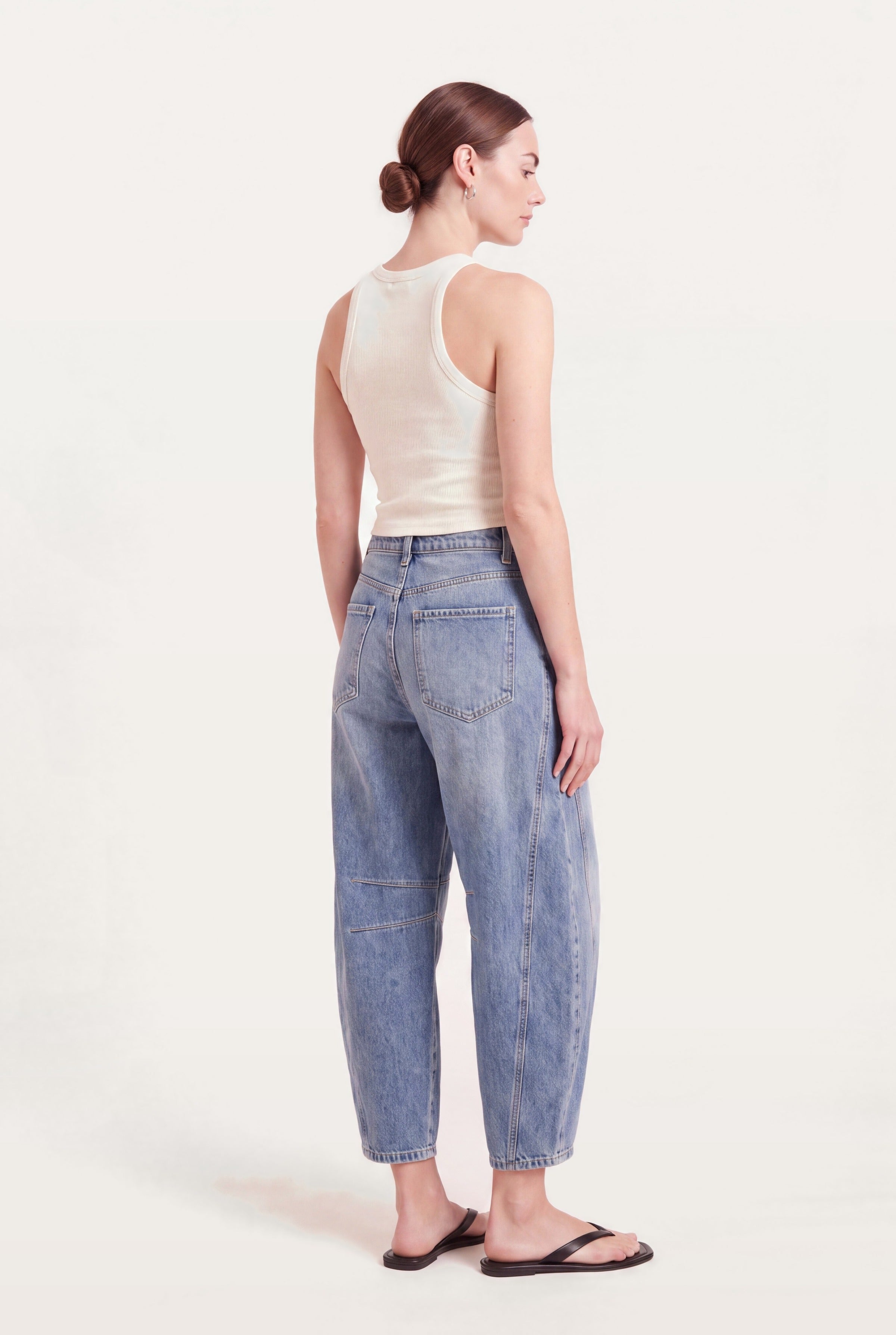 Barrel leg jeans dame set bagfra med to påsyede baglommer
