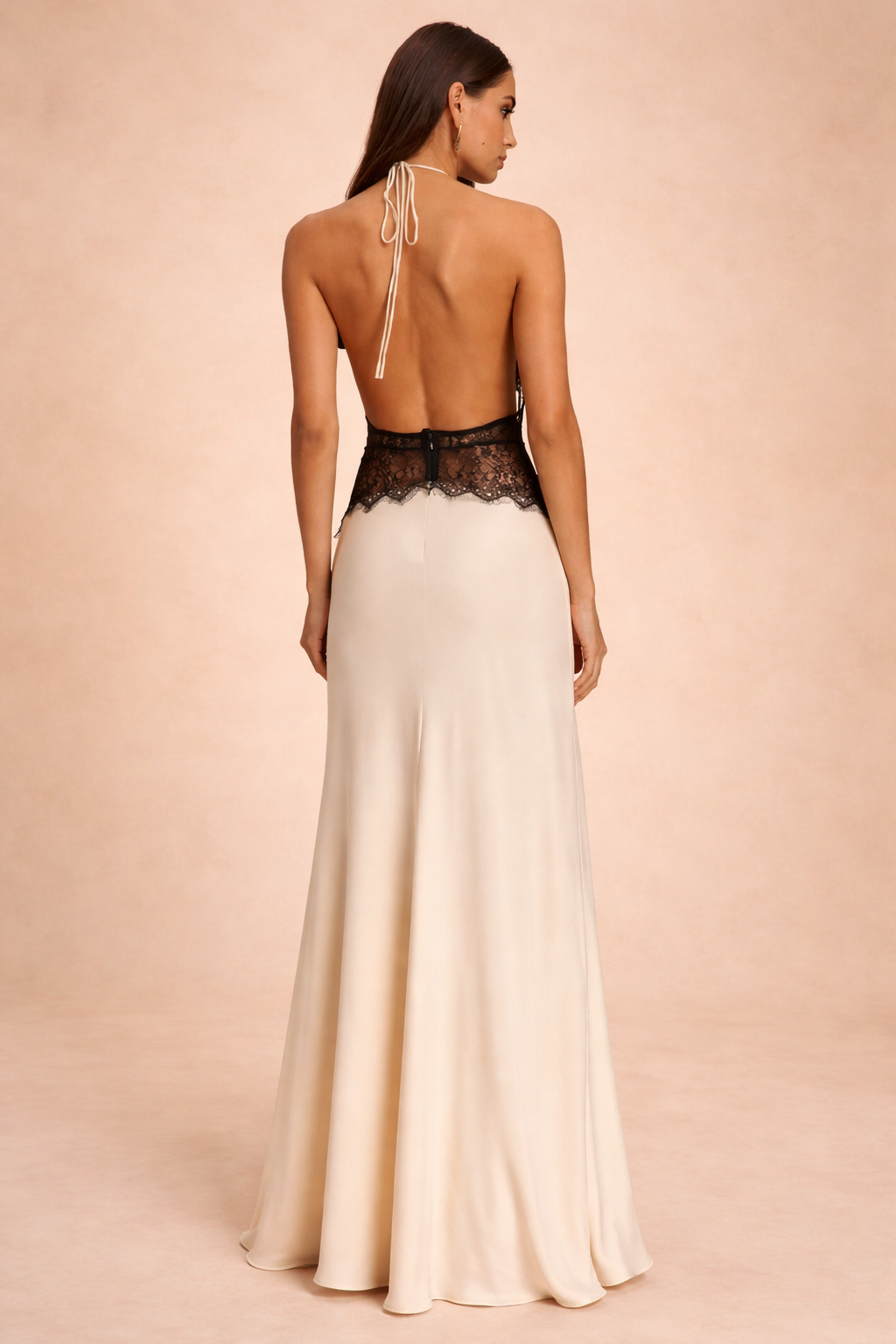 Satynowa Sukienka Maxi Damska – Halter, Koronkowa Talia, Odkryte Plecy