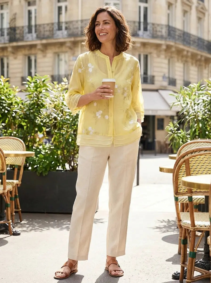 Alba | Bluse Dame med 3/4 Ærmer & Smock Detalje | Let Sommerbluse til Komfort og Stil 4
