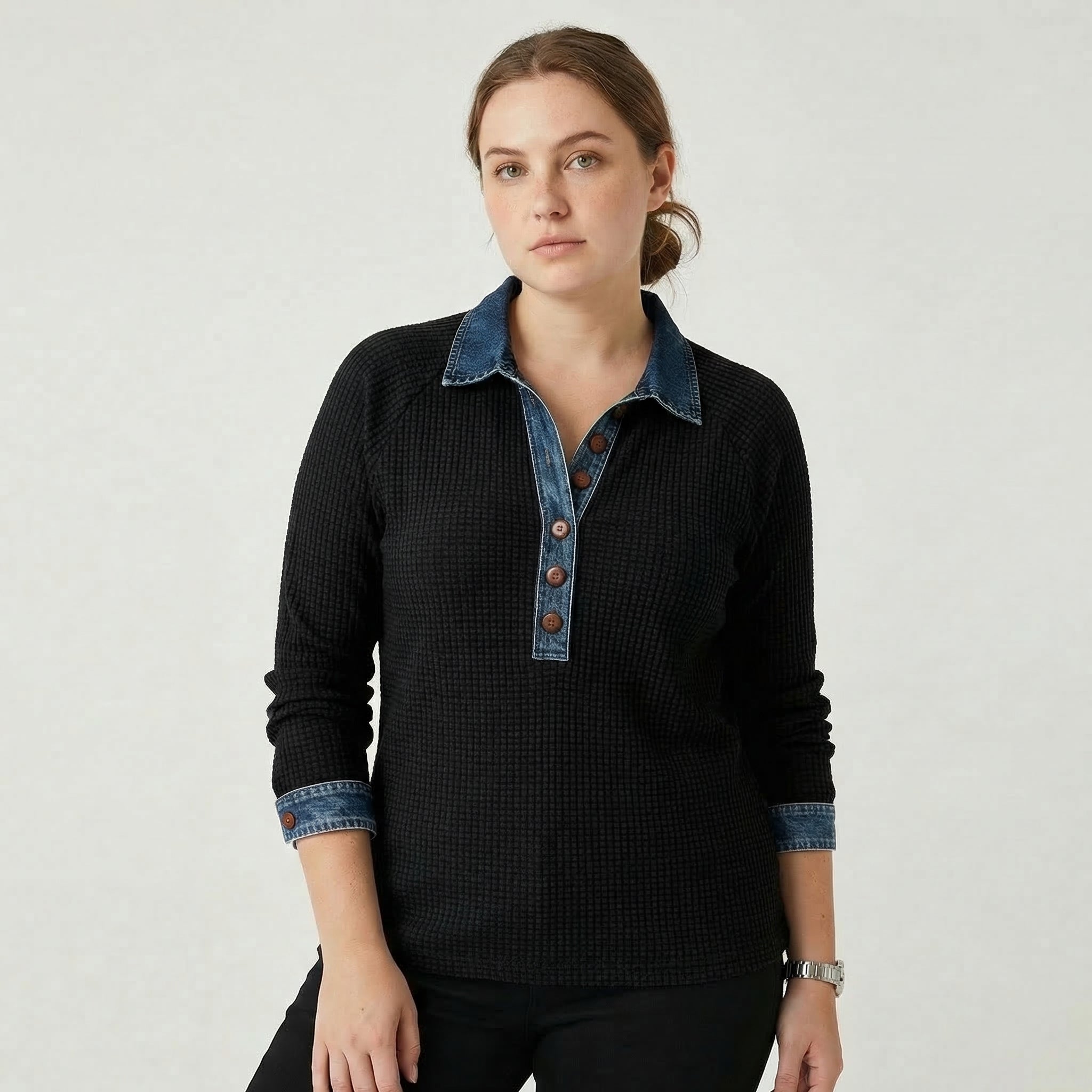 Lioré Striktop Dame – Ribstrik med Denimdetalje og Knapper
