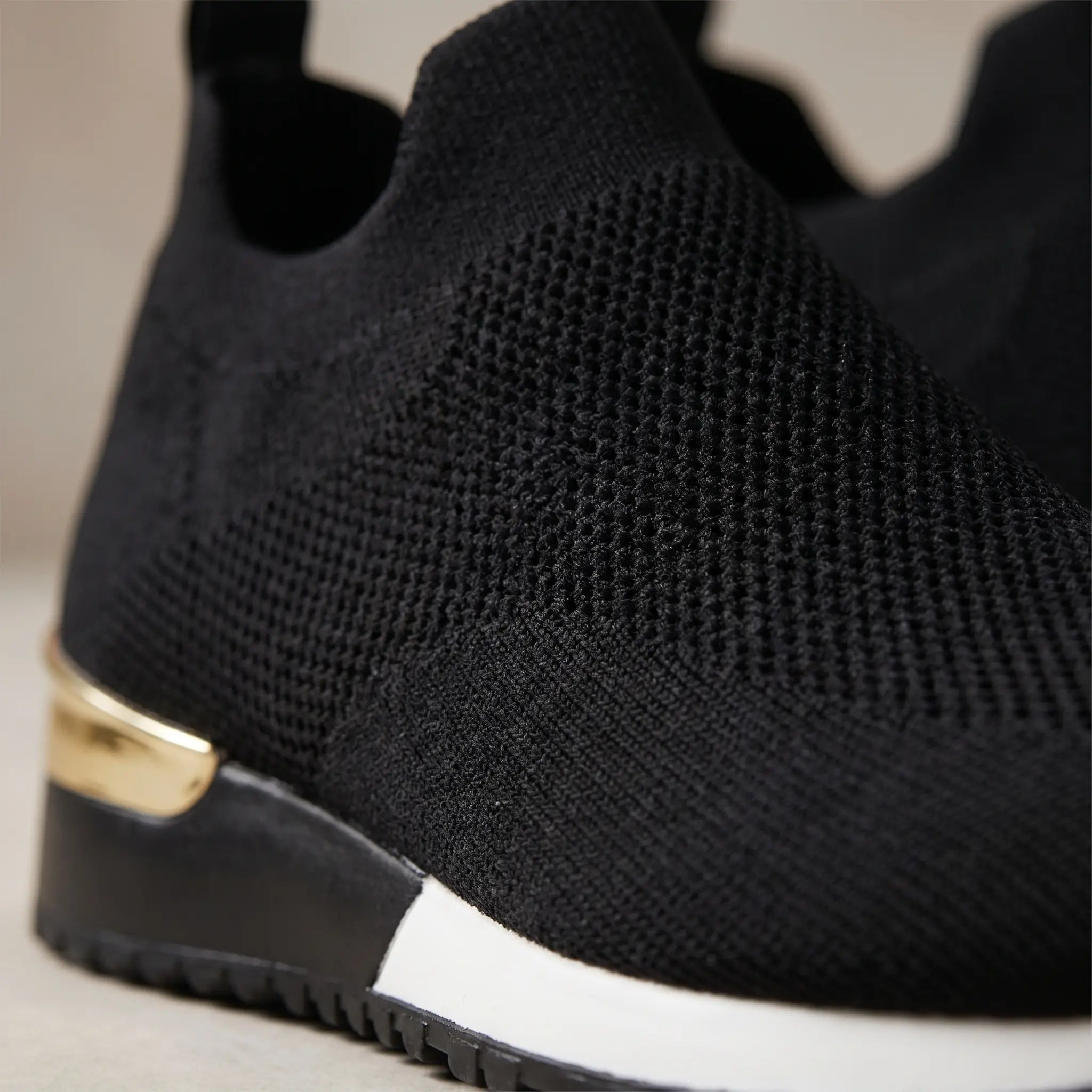 Orthopedic sneakers for women – Comfort and support for everyday wear