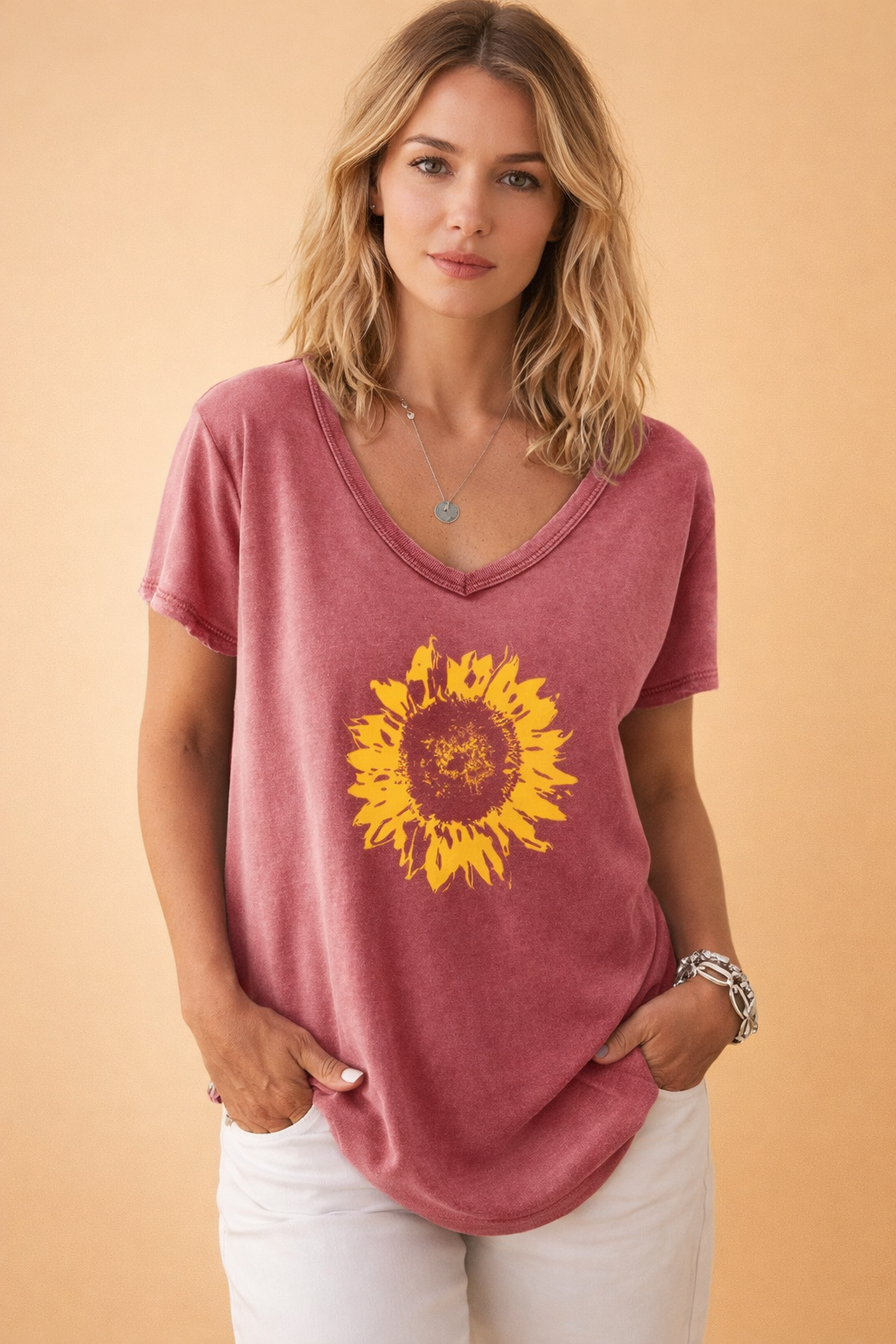 Diana | Solsikke V-hals T-shirt til Dame med Afslappet Pasform | Blød Bomuldsblanding til Sommerens Komfort 4