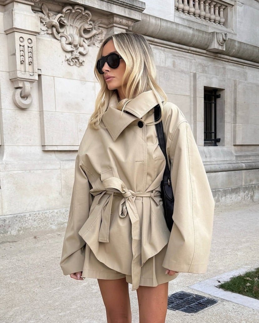 Selma | Kort Trenchcoat Dame med Oversized Snit & Selvbindende Bælte | Perfekt til Forår og Efterår 1